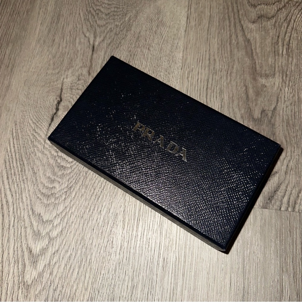 PRADA 100% AUTHENTIC Robot Key Holder Charm DIGITAL COA INCLUDED - Picture 14 of 14